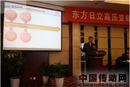 總工程師崔楊代表公司領(lǐng)導(dǎo)致歡迎詞，并介紹高壓變頻器技術(shù)發(fā)展方向及變頻器行業(yè)的發(fā)展趨勢(shì)