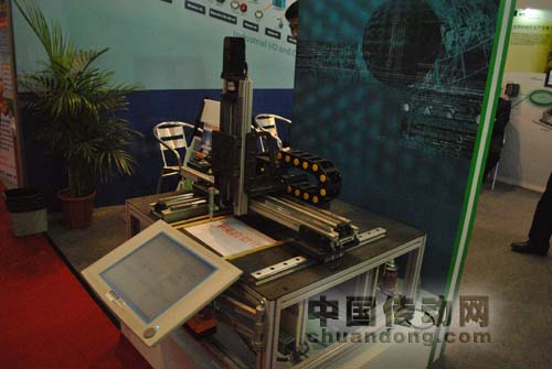 在新的產(chǎn)品更新?lián)Q代趨勢(shì)下，研拓如何確保技術(shù)的穩(wěn)定性和客戶的最大利益？