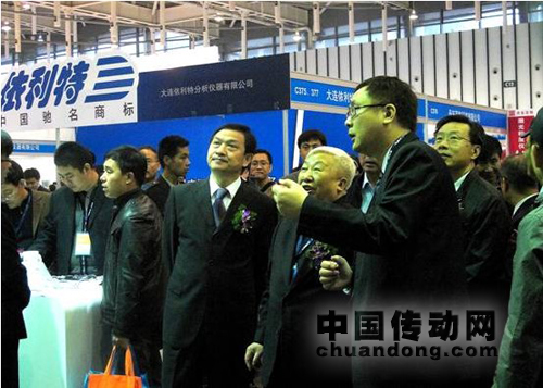 南京市政府領(lǐng)導(dǎo)、南京市教育局領(lǐng)導(dǎo)參觀臺達(dá)工業(yè)自動化展示車