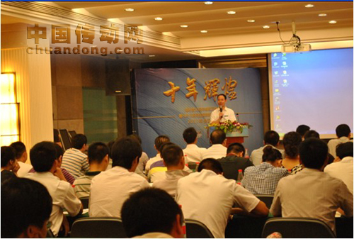 銷售部總經(jīng)理胡向陽(yáng)開場(chǎng)致辭