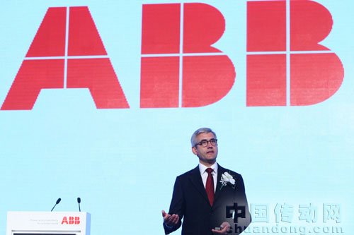 ABB集團(tuán)離散自動化與運(yùn)動控制業(yè)務(wù)部負(fù)責(zé)人史畢福在2012ABB自動化世界開幕式上作主旨演講